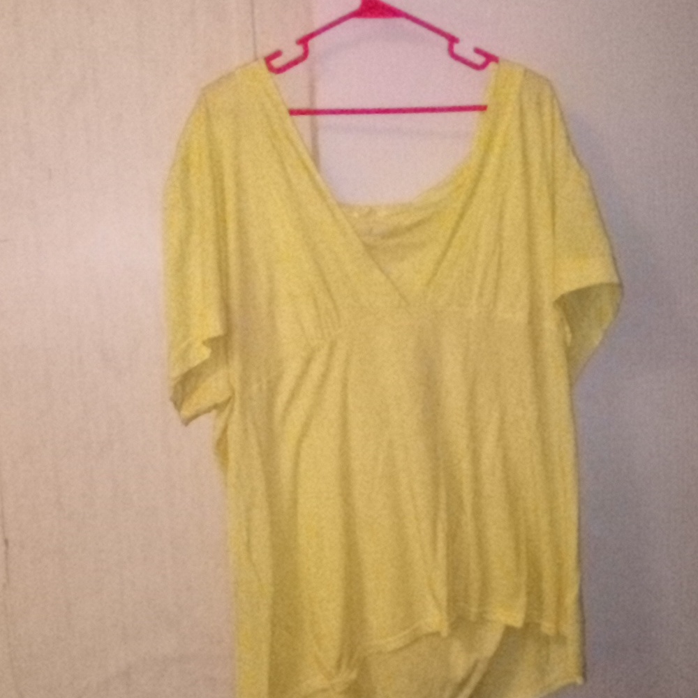 Derek Heart Plus yellow shirt with hood at the back size 3x